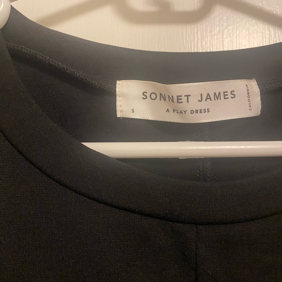 Elegant Black Long Sleeve Dress - Picture 4 of 4